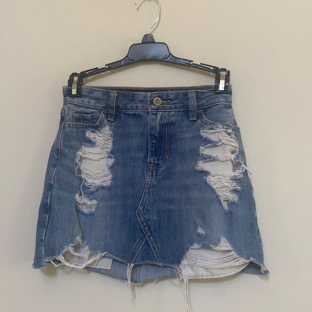 HOLLISTER JEAN SKIRT RIPPED SIZE XS